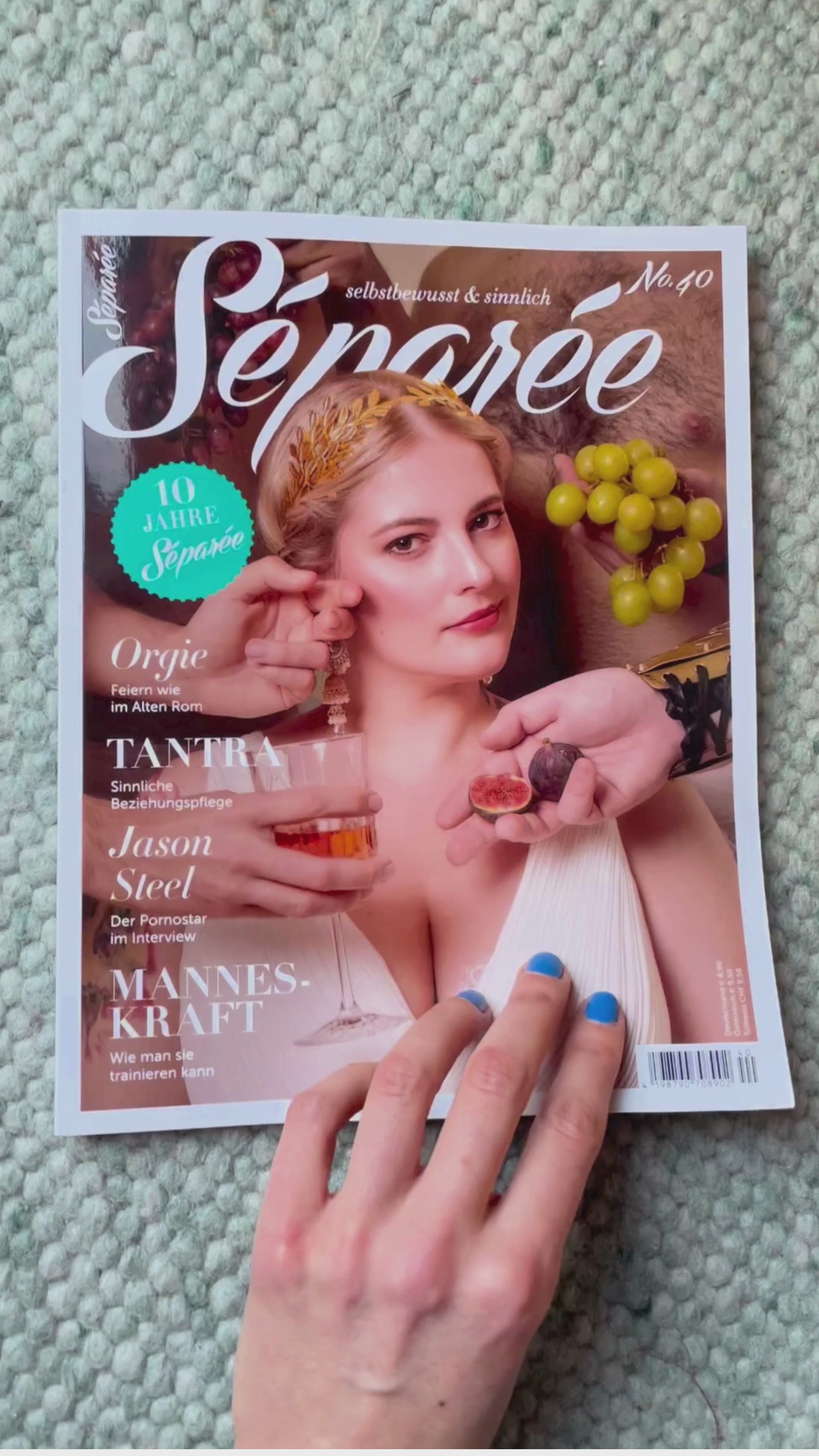 Load video: Separee Magazine is opened and a display of all soaps is shown